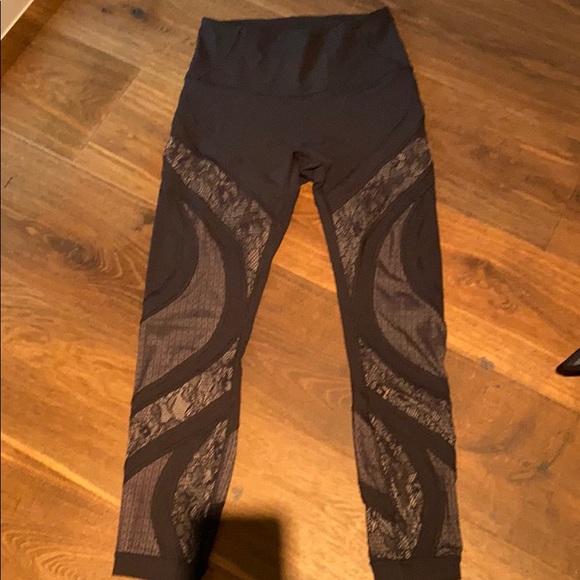 Lululemon under wonder high waist leggings size 6 - Picture 6 of 7